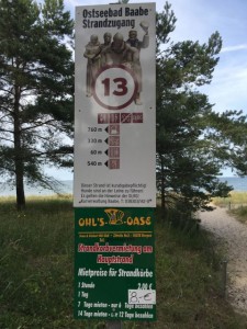 Dieser Strandabgang liegt sozusagen direkt vor der Tür uns führt zum Hausstrand.